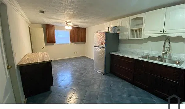4 bed, 2400 sqft, $2,175 — Photo 2