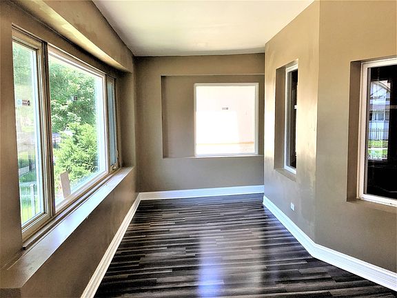 3rd image of 1039 N Lorel Ave