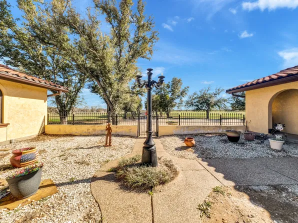 3460 Woodard Ave, Cleburne, TX 76033