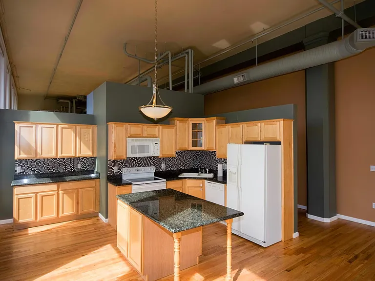 1555 California St #307 — Photo 5