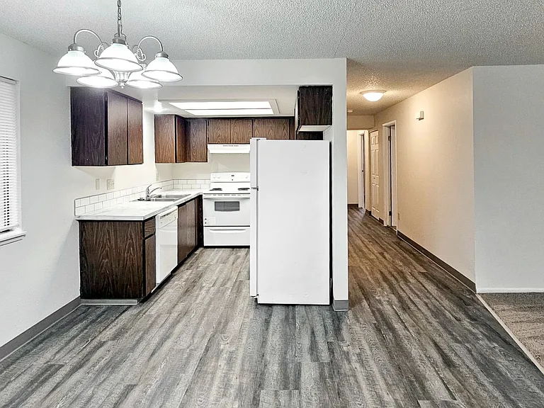Avalon Court Apartments — Photo 49