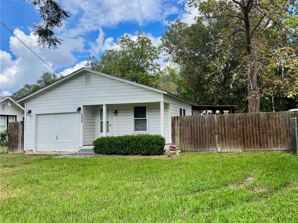 208 S Allen St, Edna, TX 77957