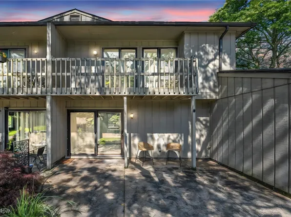 7351 Creekwood Dr, North Royalton, OH 44133