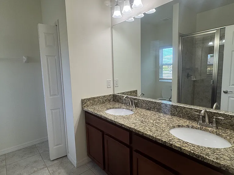 108 Boxwood Ln — Photo 12