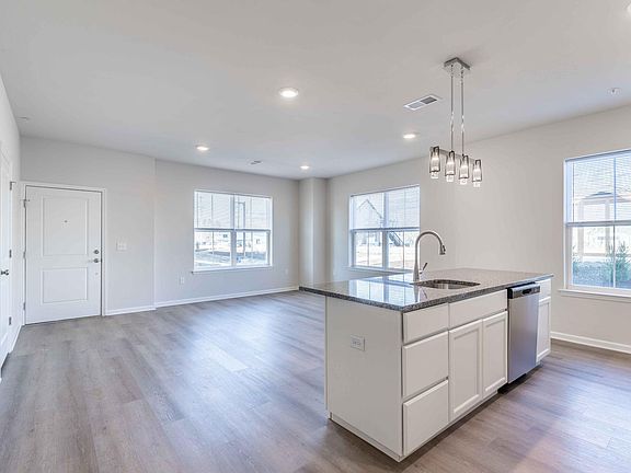 5th image of 74 Wildflower Ln