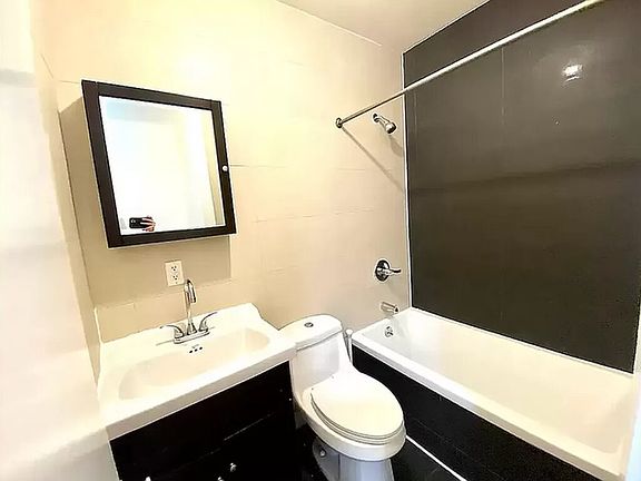 5th image of 938 Lafayette Ave APT 3
