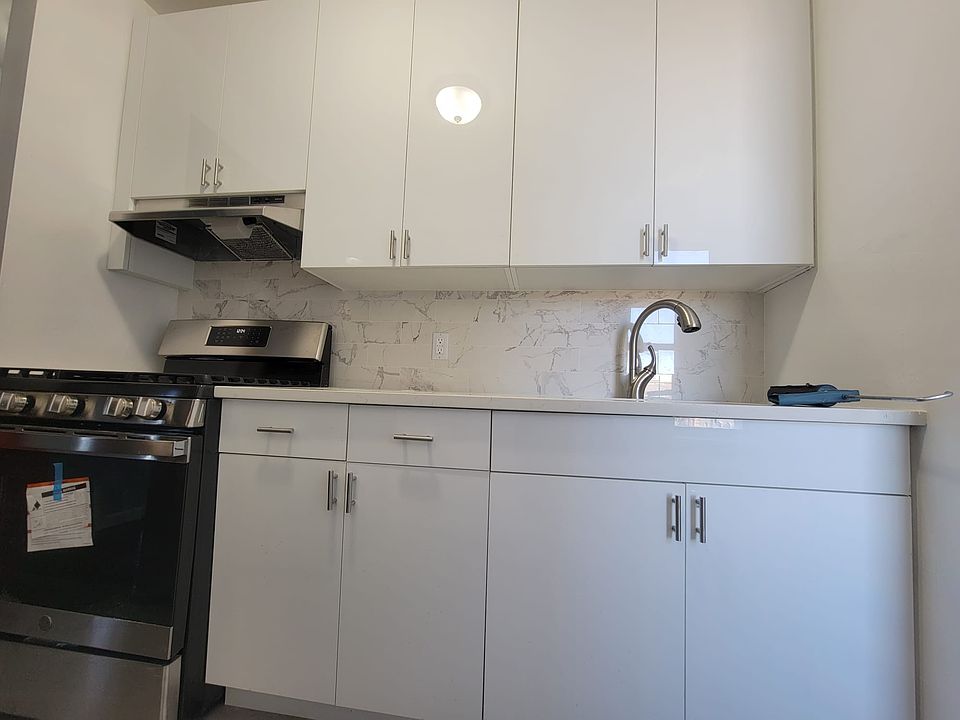 2nd image of 1800 University Ave #5G