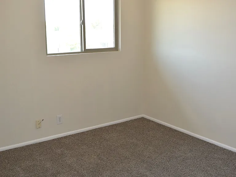 286 W Palomino Dr #2 — Photo 9