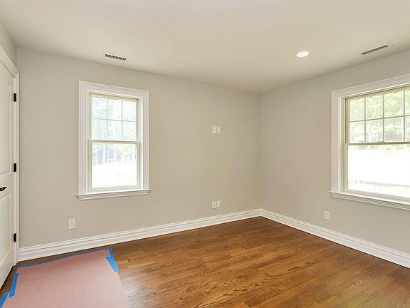 2nd image of 174 Underhill Ave