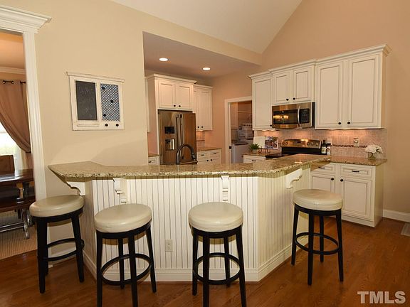 5th image of 34 Dunley Cir
