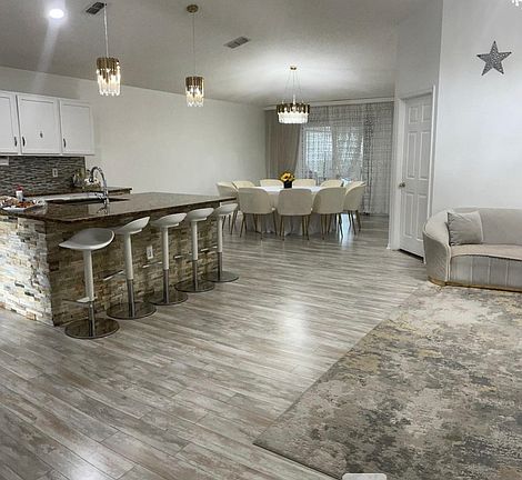 3rd image of 2133 Willesdon Dr W