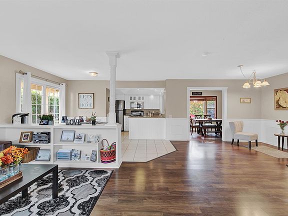 4th image of 209 Rainier Cir