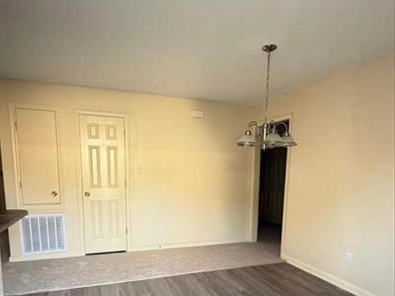3rd image of 224 Ingle Ave