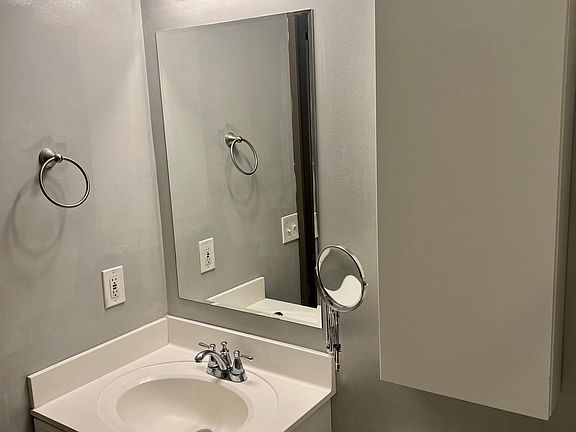 5th image of 61 W 5th Ave #61