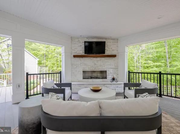 8209 Copperglow Trl, Fairfax Station, VA 22039