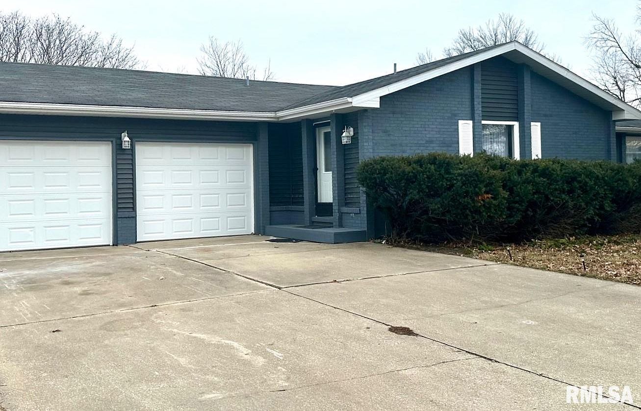 1216 7th St, Pawnee, IL 62558 Zillow