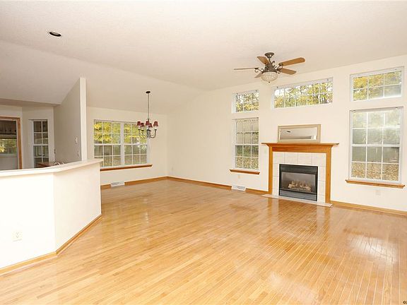 5th image of 29 Parkland Ct