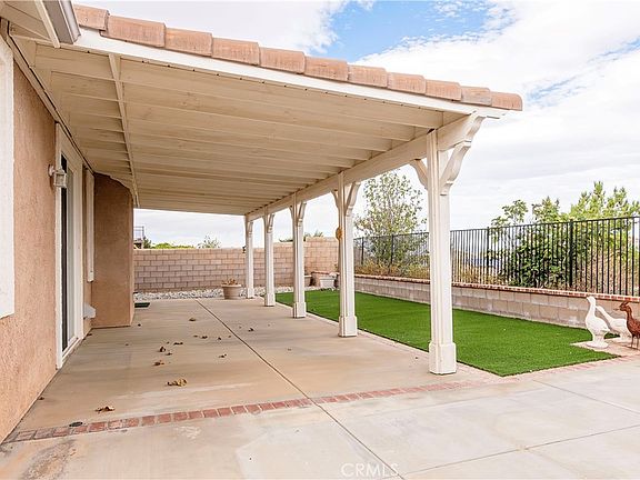 3rd image of 3947 Grandview Dr