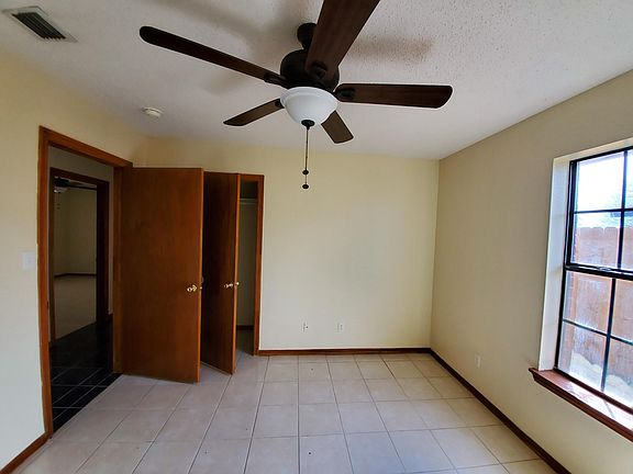 5th image of 402 E 10th St