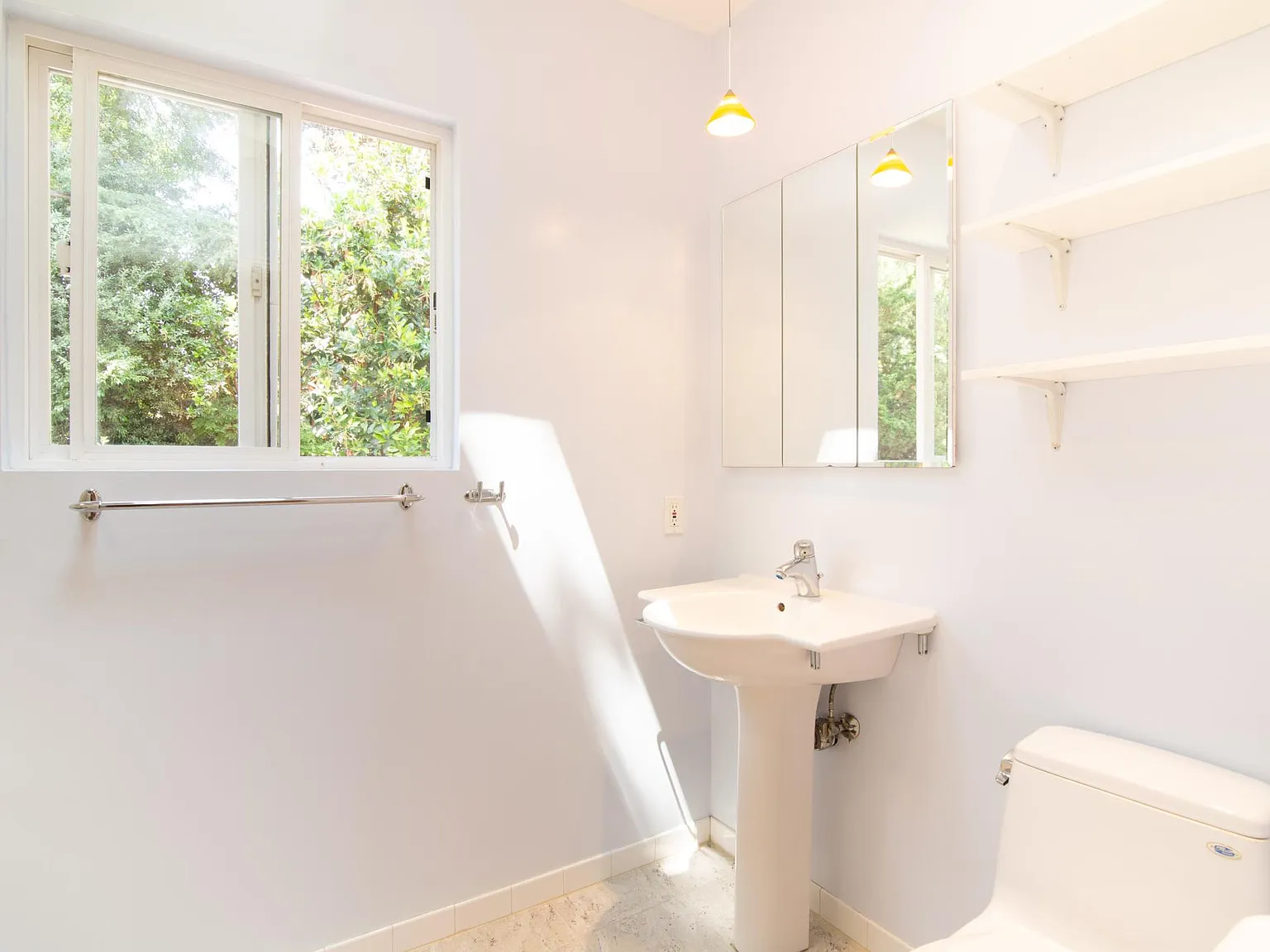 3 bed, 1324 sqft, $6,850 — Photo 4