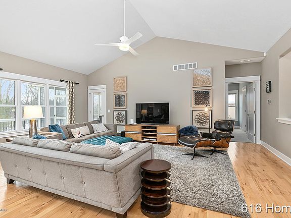 4th image of 1664 Watermark Dr SE