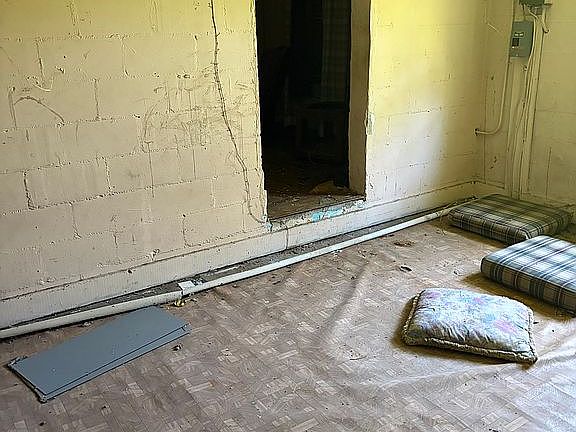 2nd image of 2733 Henry St