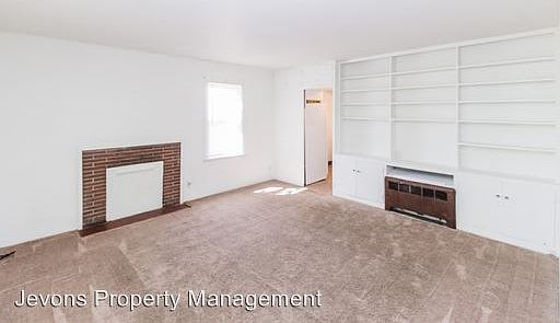 3rd image of 909 E Arlington St