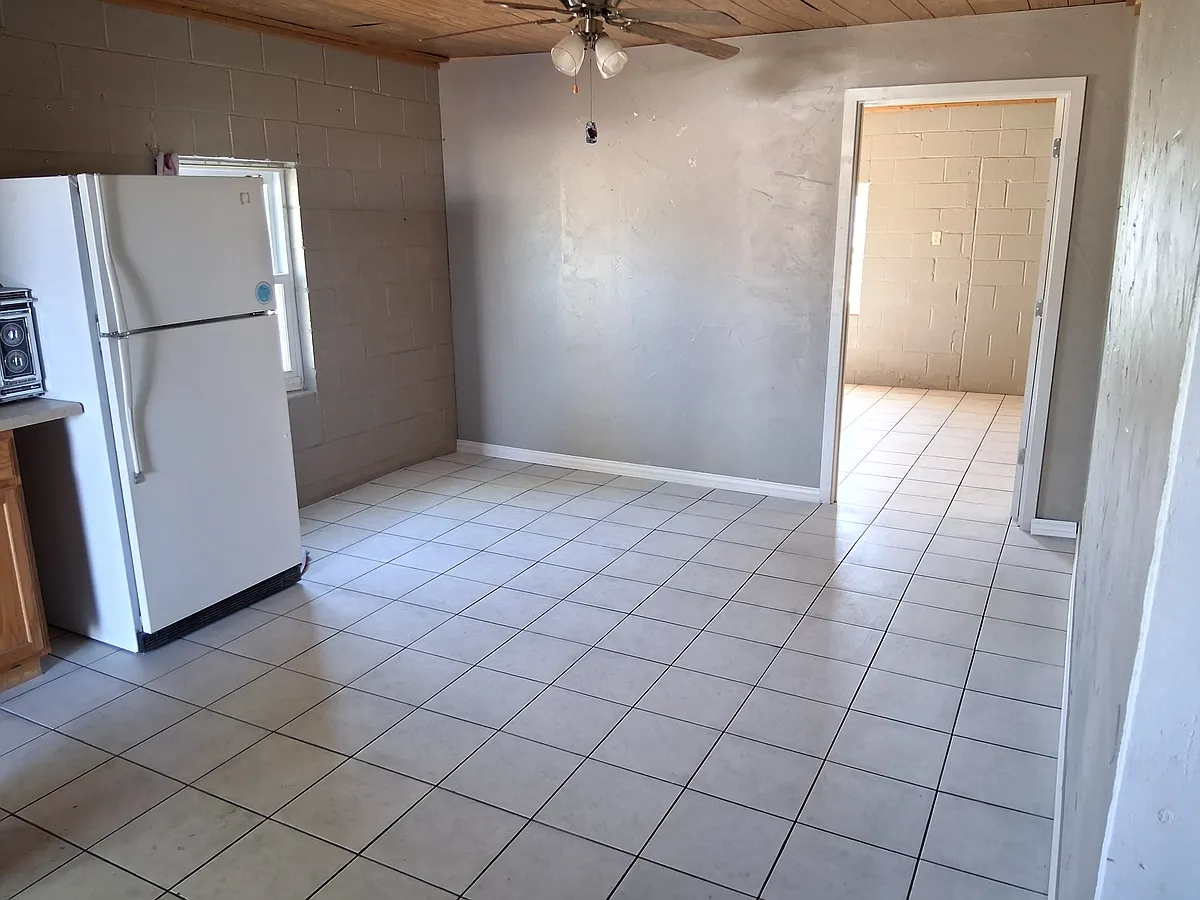 Living area - 1211 Moran St