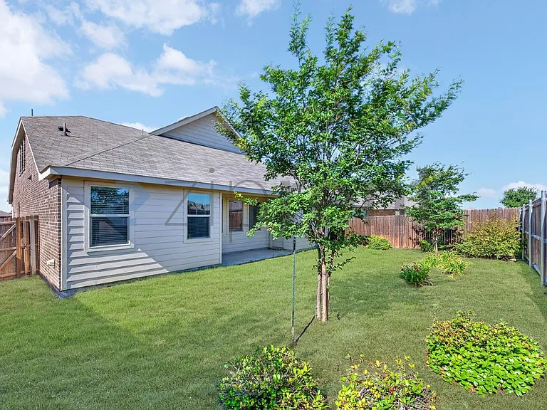 2130 Clarion Dr — Photo 17
