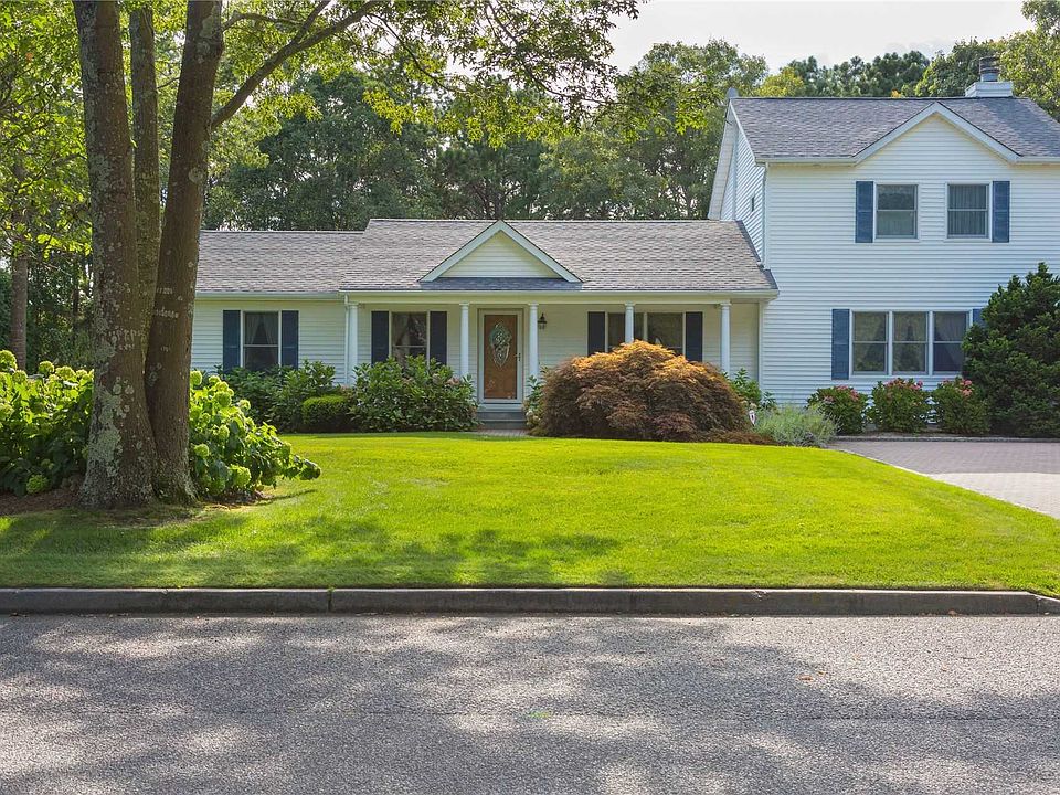 1st image of 16 Evergreen Dr