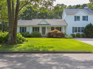 16 Evergreen Dr, Manorville, NY 11949
