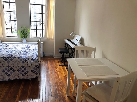 2nd image of 312 E 42nd St #1717