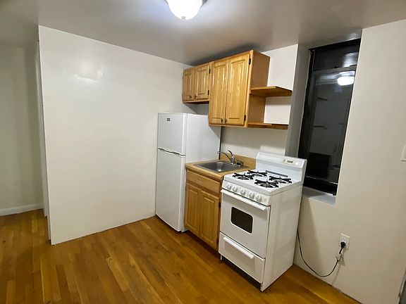 4th image of 404 W 56th St APT 2