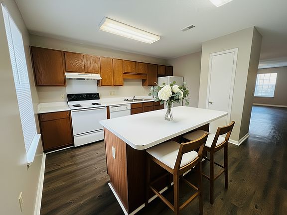 5th image of 7400 Smoky Falls Way #325A