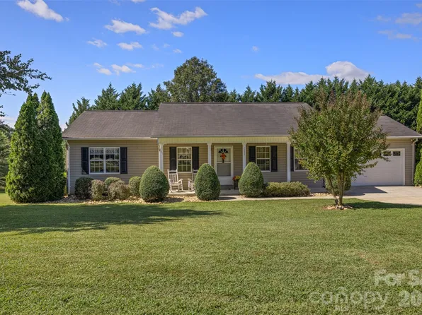 1254 Heritage Farm Rd, Hickory, NC 28601
