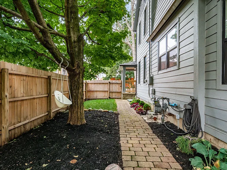 888 Ebner St — Photo 25