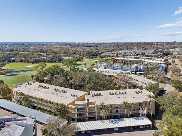 225 Country Club Dr APT E148, Largo, FL 33771