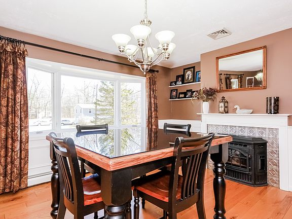 3rd image of 24 Shaker Ln