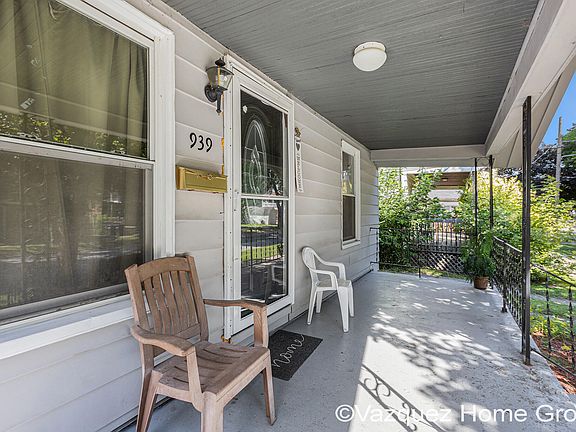 2nd image of 939 McReynolds Ave NW