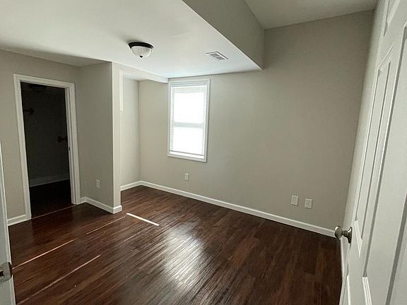 5th image of 406 Baker St