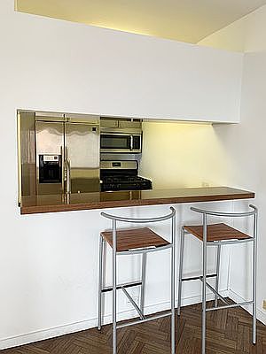 4th image of 150 W 56th St APT 4106