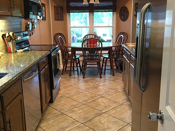 5th image of 808 Fairfax Dr