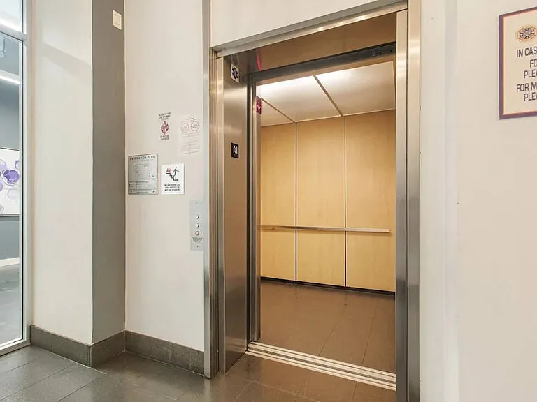 Mayfair Residences — Photo 12
