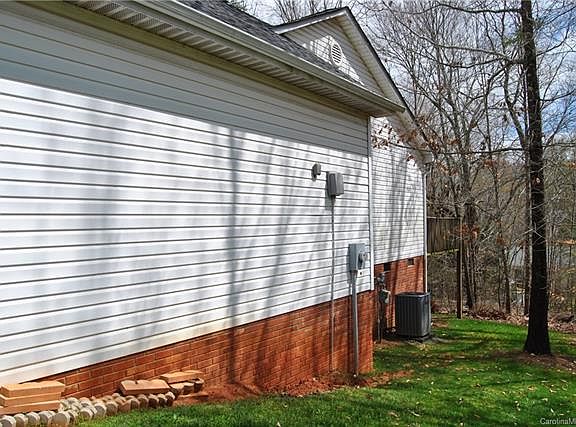 3rd image of 1291 Laurel Woods Dr