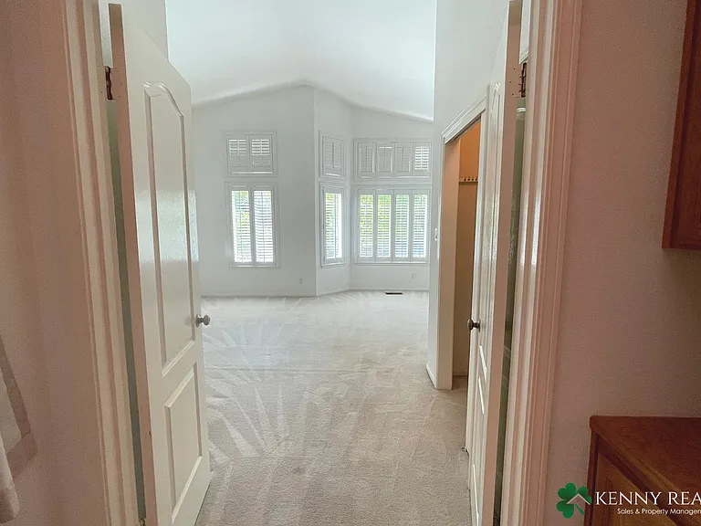 144 Glasgow Ln — Photo 11