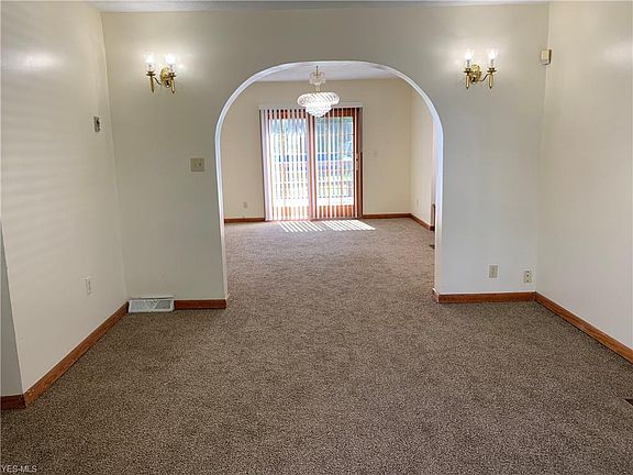 5th image of 905 W 18th St