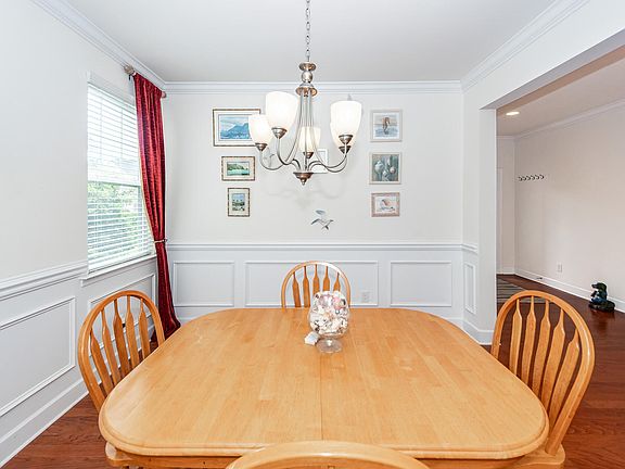 5th image of 320 Bracken Fern Rd