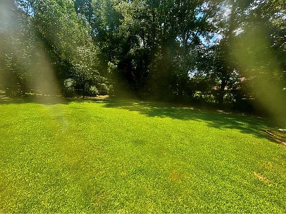 4th image of 42 Clairmont Cir