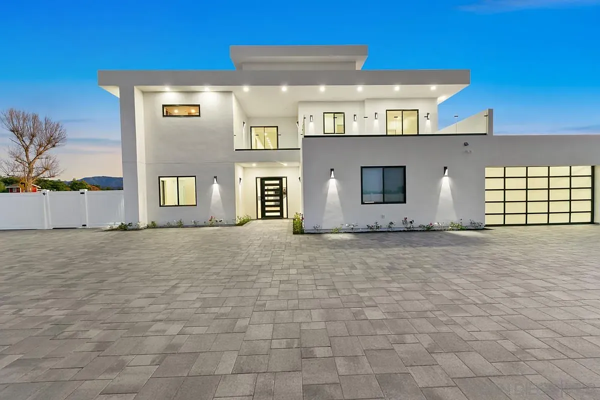 5 bed, 5.5 bath, 5000 sqft, $29,995 — Photo 2