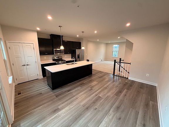 4th image of 14945 Townshend Terrace Ave